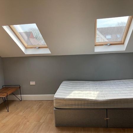 112 Gleneagle Road Rooms Londen Buitenkant foto