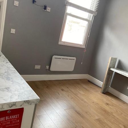 112 Gleneagle Road Rooms Londen Buitenkant foto