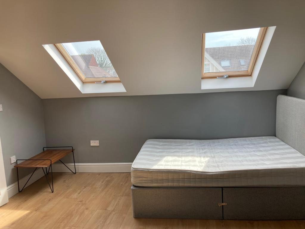 112 Gleneagle Road Rooms Londen Buitenkant foto