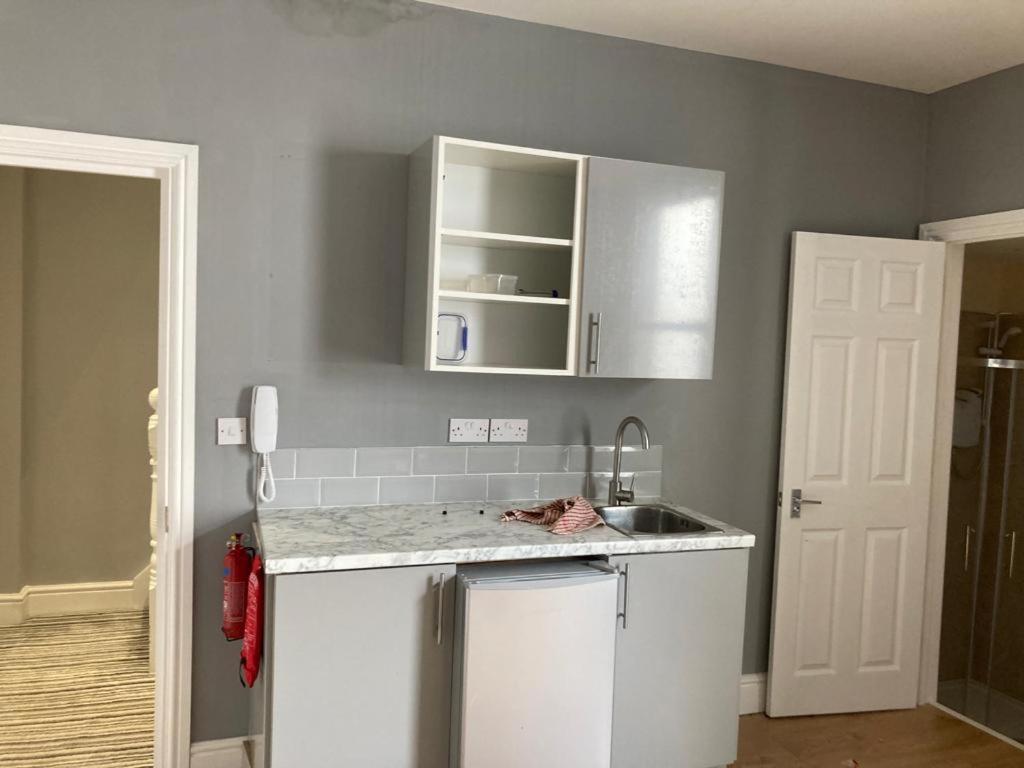 112 Gleneagle Road Rooms Londen Buitenkant foto