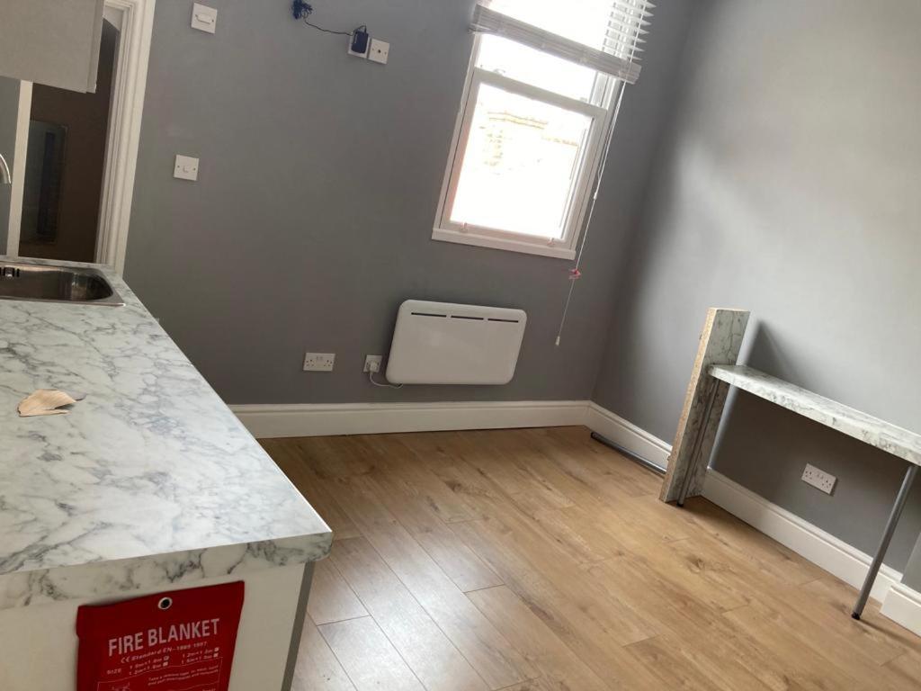 112 Gleneagle Road Rooms Londen Buitenkant foto